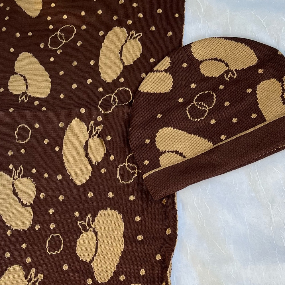 New Stylish reversible scarf and hat